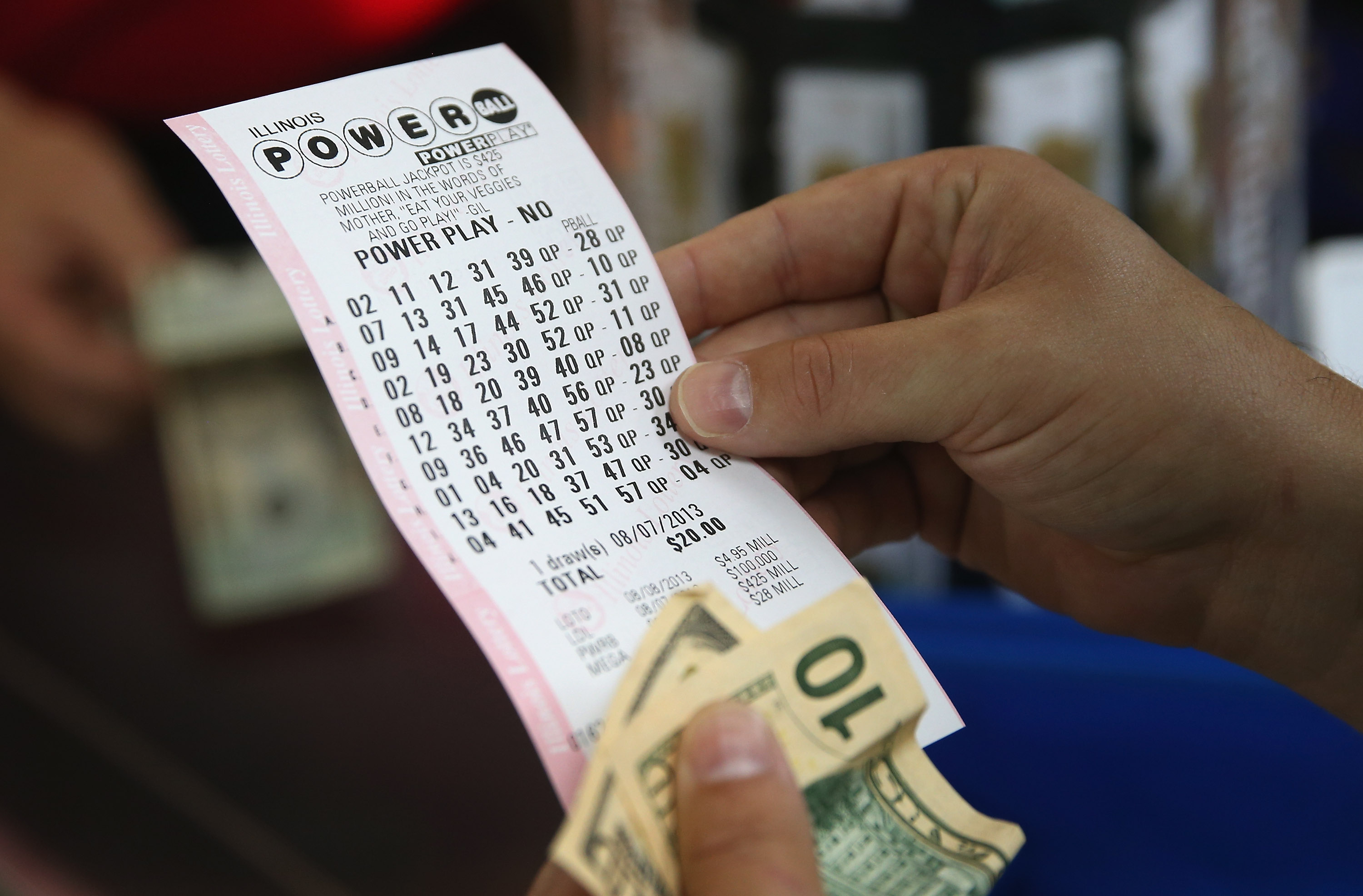 customer-looks-powerball-ticket (2).jpg